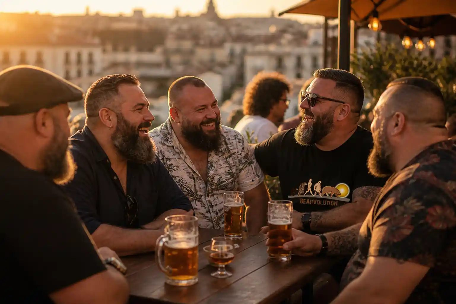 Bears corpulentos y barbudos sentados en una terraza