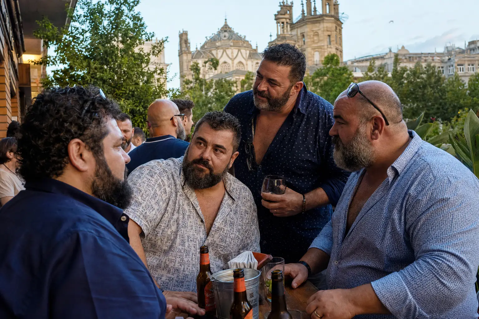 Bear españa alemania: dos formas de entender la cultura oso en europa en capitancapo Cultura bear en españa con socialización en terraza y vida exterior